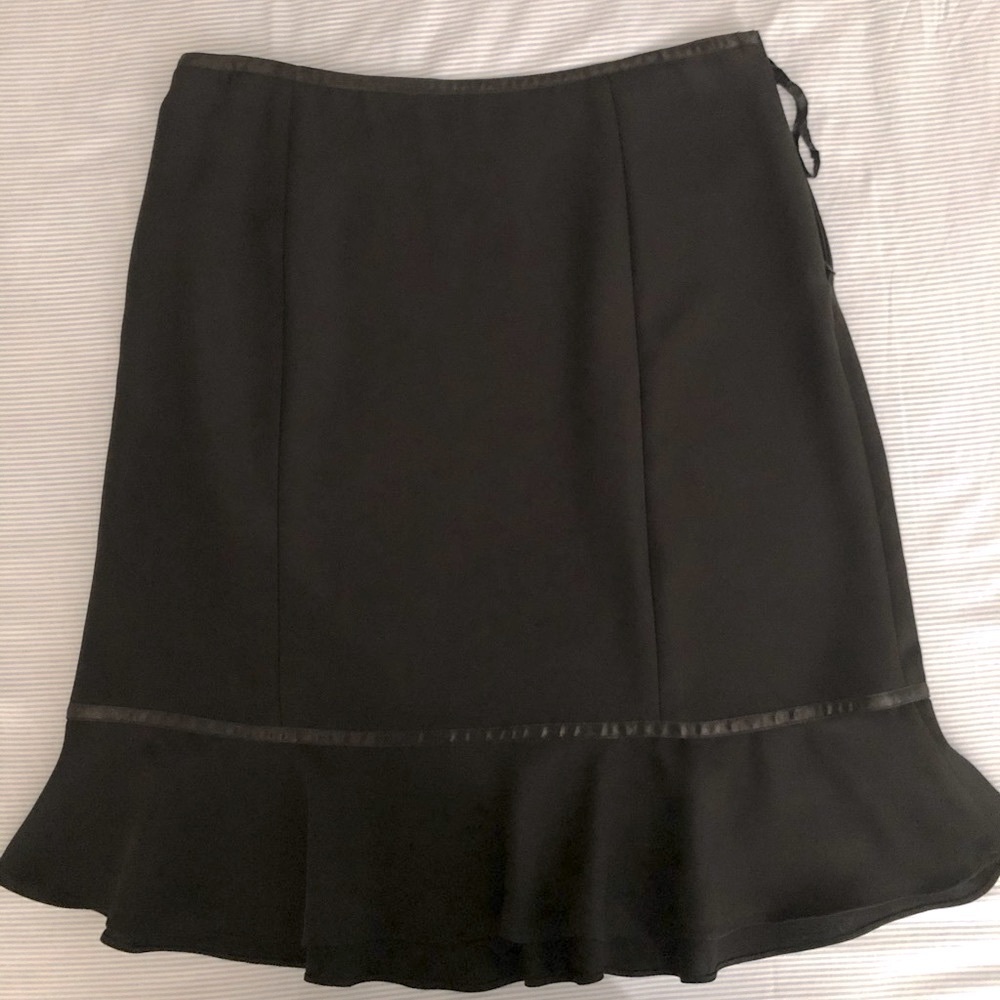 Black skirt A-Line Silhouette.